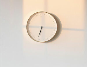 An image of a clock hands pointing at 7.